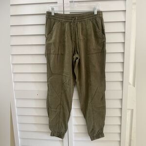 Women’s olive green cargo pants